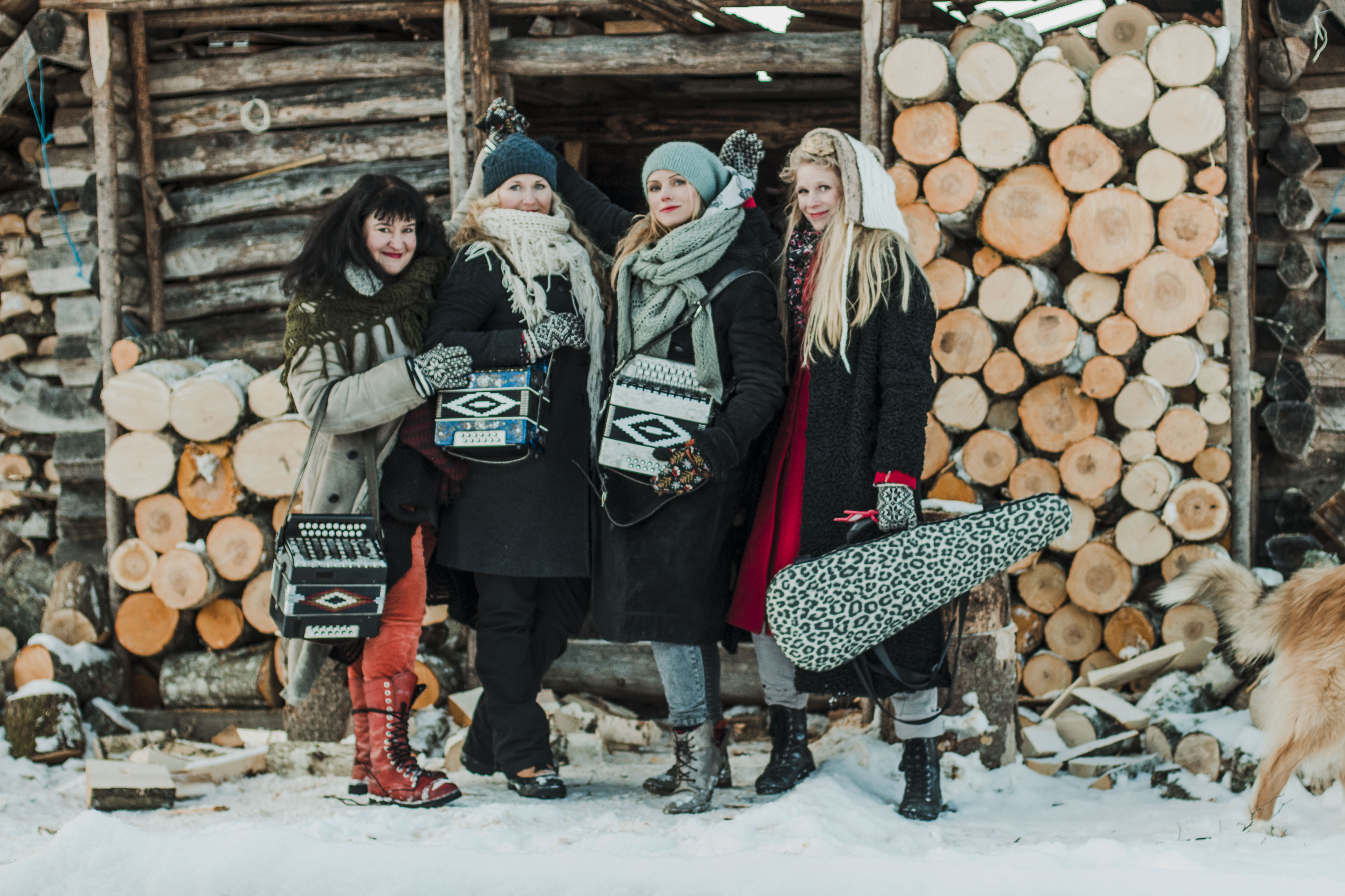 Naised köögis talv