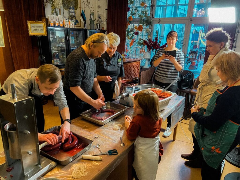 Verivorstitalgud Stockholmi Eesti Majas Riina Noodapera juhendamisel 13.11.2021 Foto: Taave Sööt Vahermägi